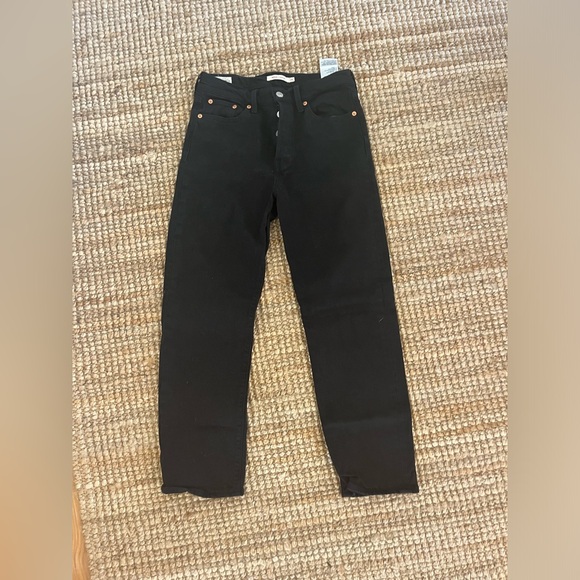 Levi's Wedgie Straight Leg  Black Size 26 - Picture 1 of 3